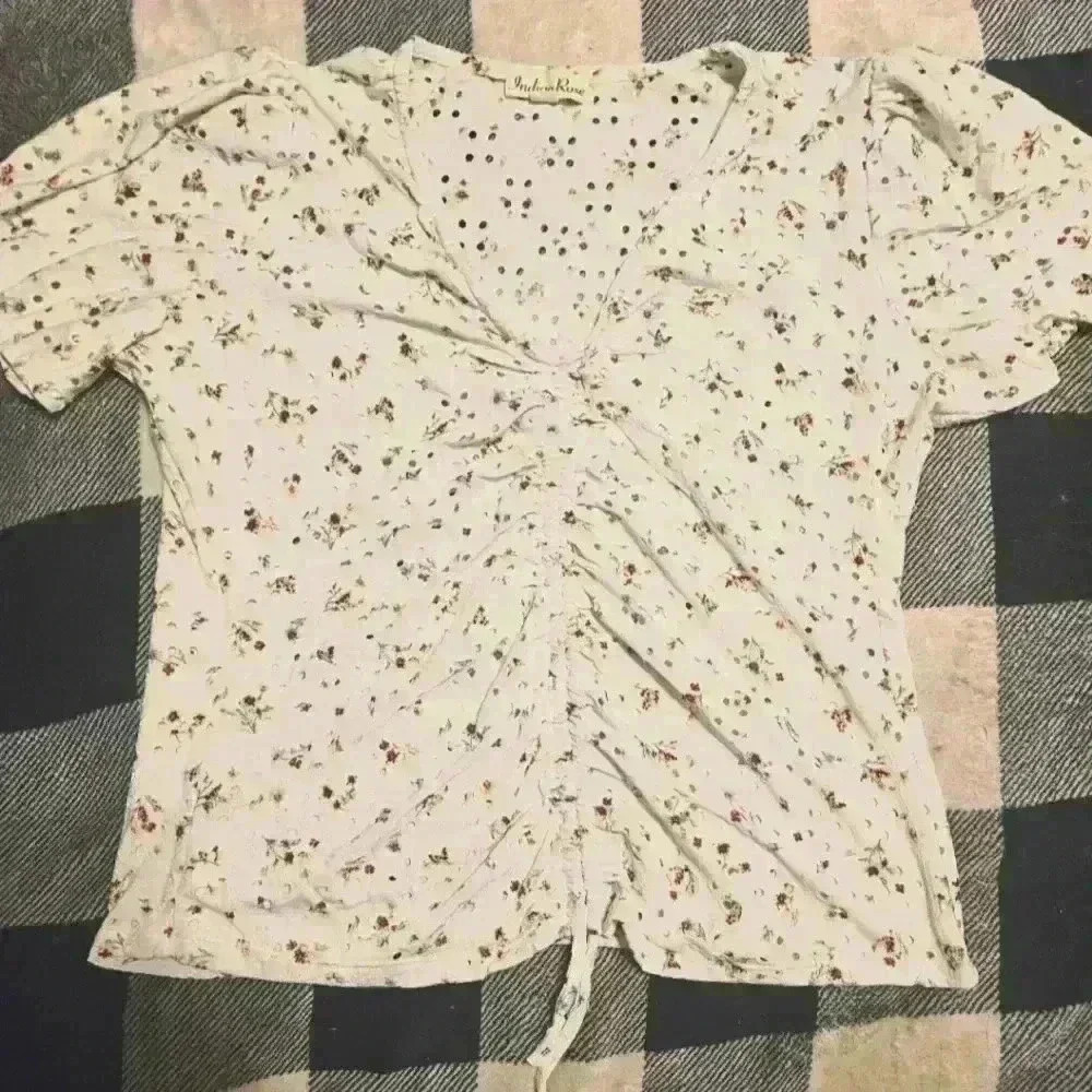 Indigo Rose Womens White With Floral Design Front Ruched Short Sleeve Top Size L